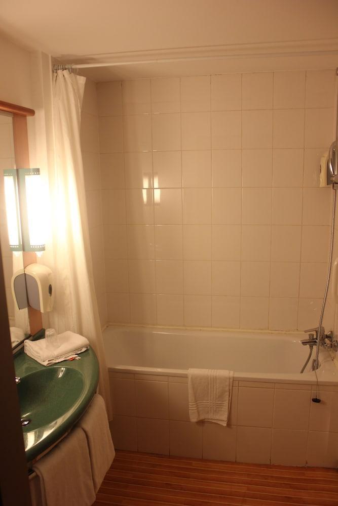B&B Hotel Mons Gare Bagian luar foto