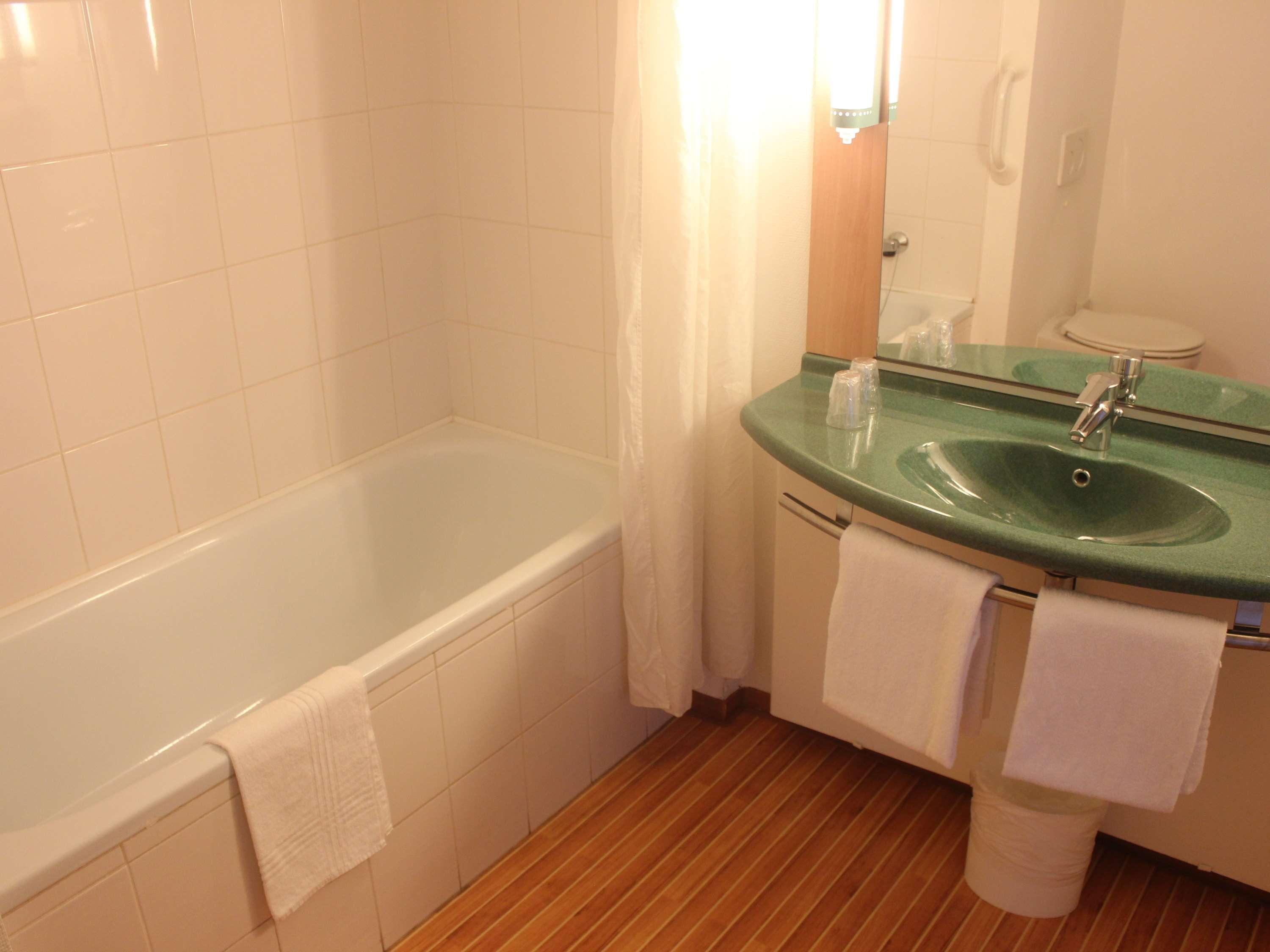 B&B Hotel Mons Gare Bagian luar foto