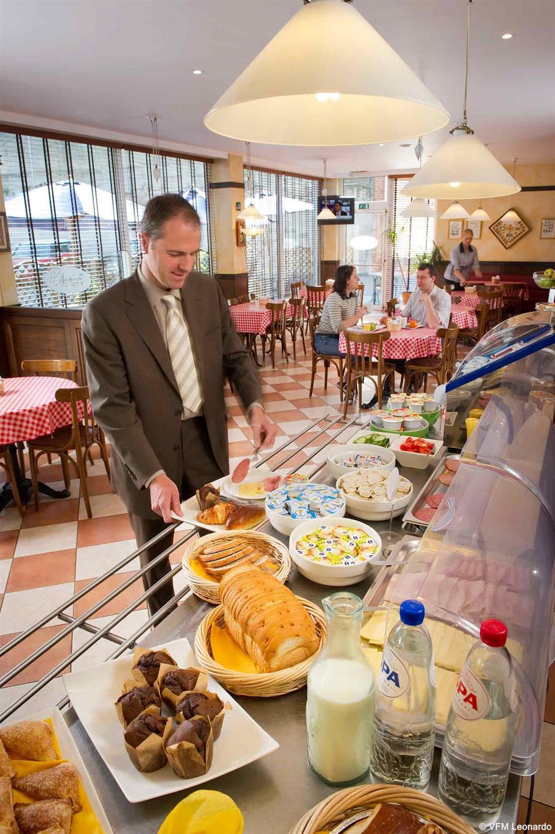 B&B Hotel Mons Gare Bagian luar foto
