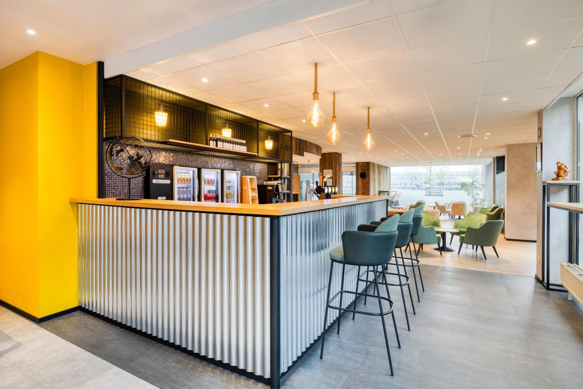 B&B Hotel Mons Gare Bagian luar foto