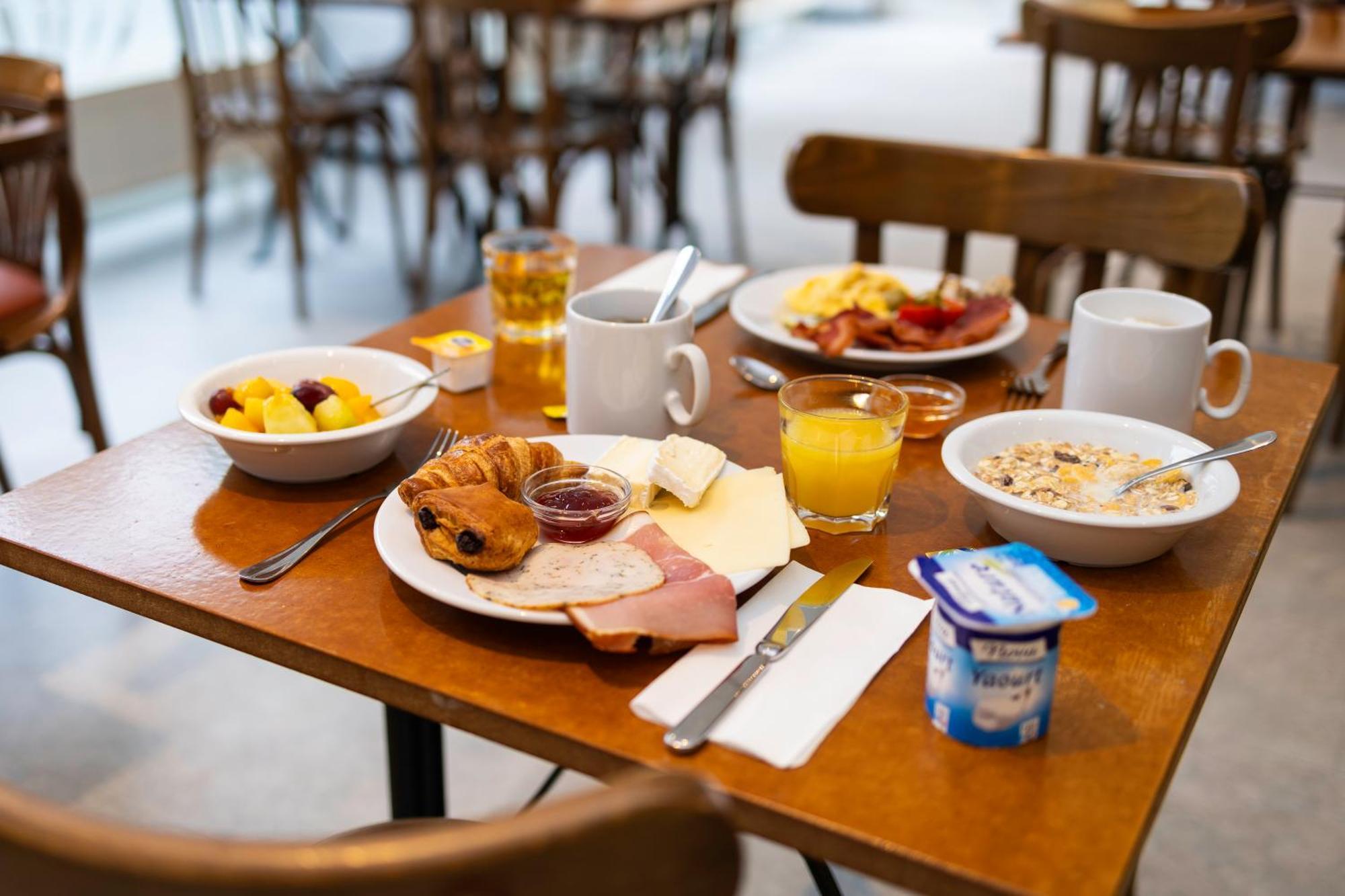 B&B Hotel Mons Gare Bagian luar foto