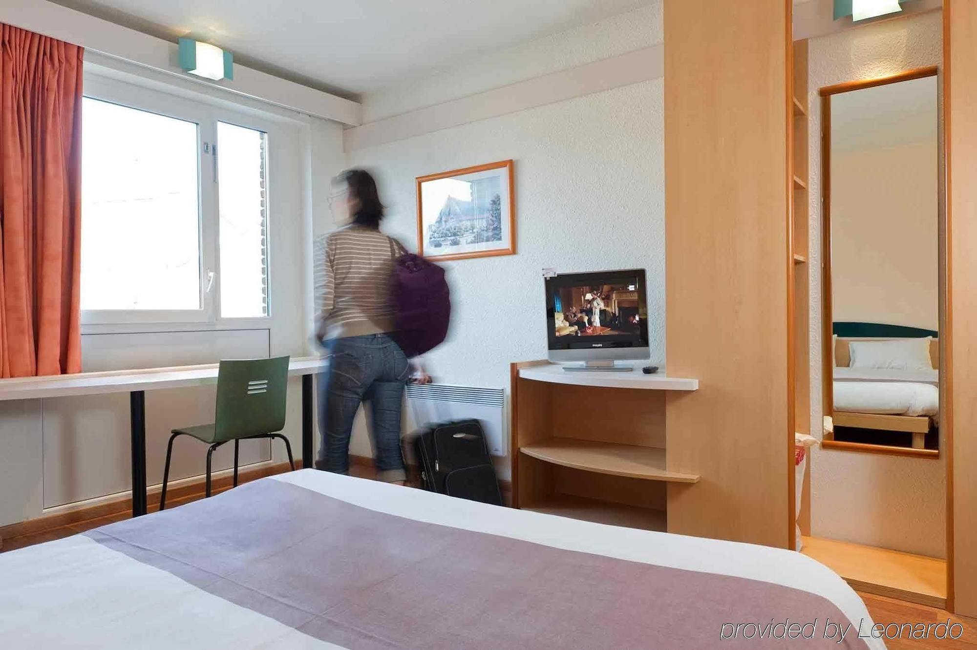 B&B Hotel Mons Gare Bagian luar foto